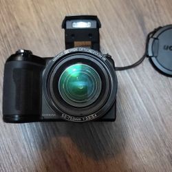 Nikon coolpix L110 15x wide optical zoom w/case