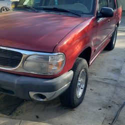 1999 Ford Explorer