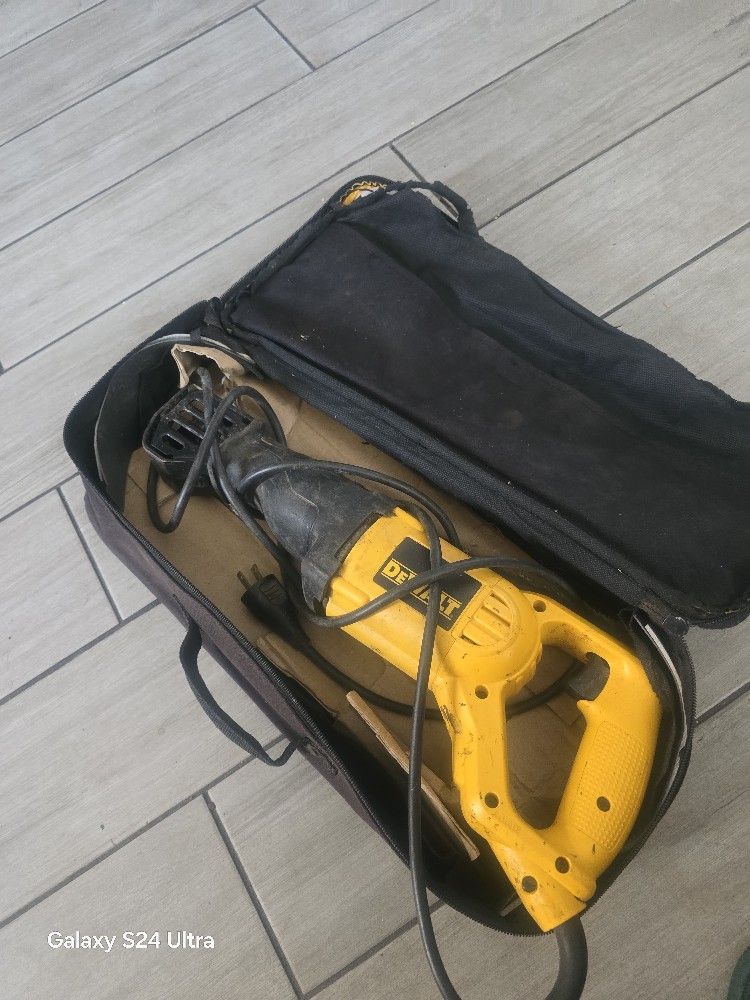 DeWALT Saw $60 Precio Fijo