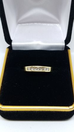 womens diamond and 14k gold ring