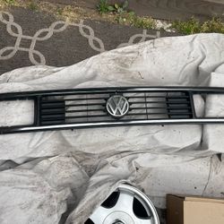 Volkswagen Vanagon Transporter Upper Front Grille  000(contact info removed)53H