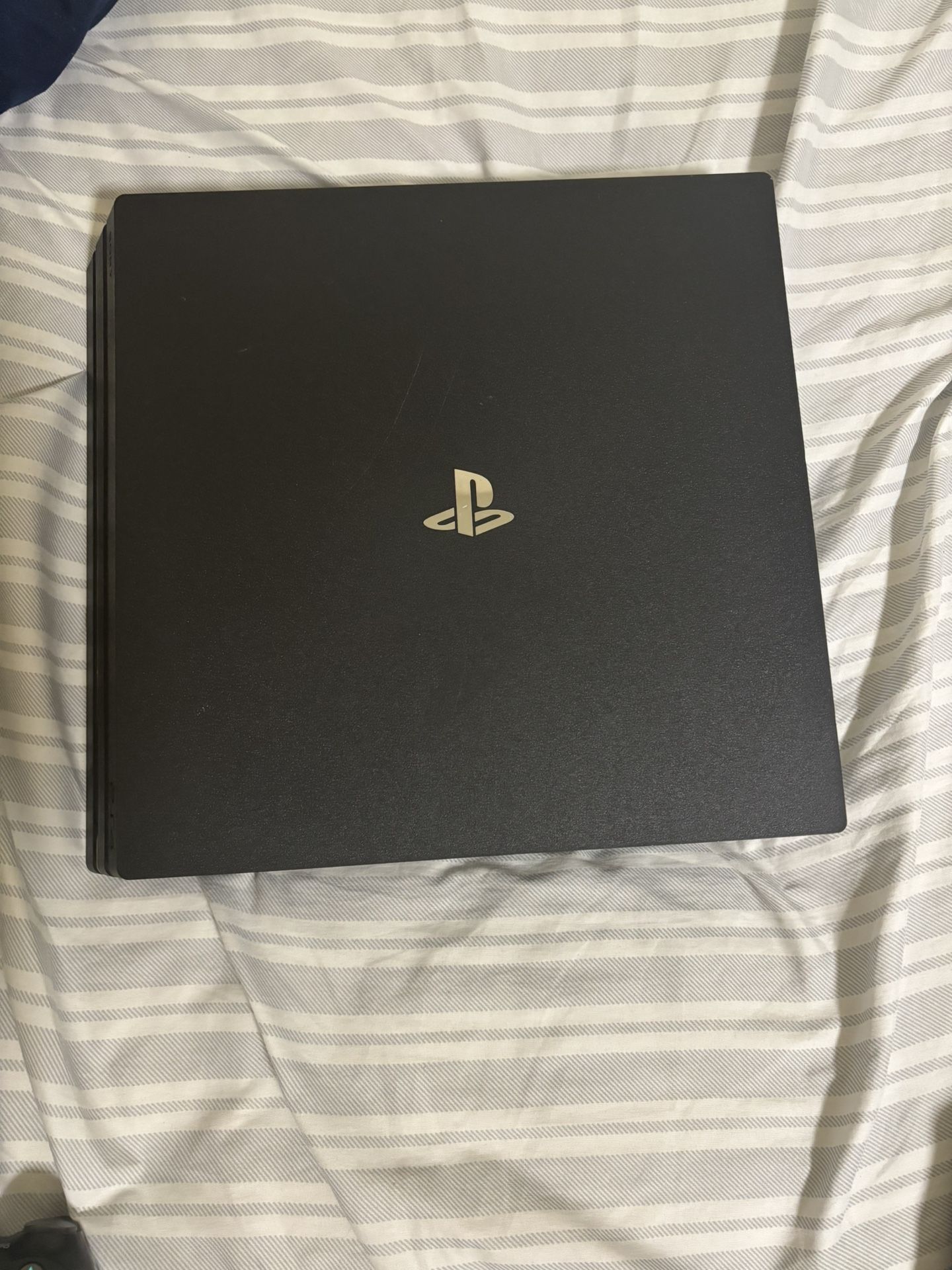 PlayStation 4 Pro 2 Controllers 1 TB - Great Condition