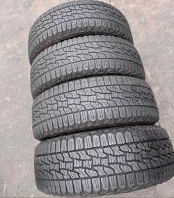 245/65/17 Falken Selling a set of 4 tires in excellent condition 🫡