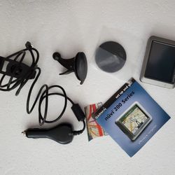 Garmin GPS Portable Navigation Nuvi 200 W Cable Car Mount