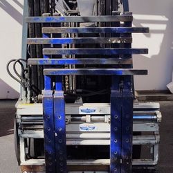 Toyota 8FBCU30 Forklift -- 36 Volts -- 6500 lbs Capacity 