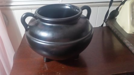 Roseville poetry black 3 footed pot