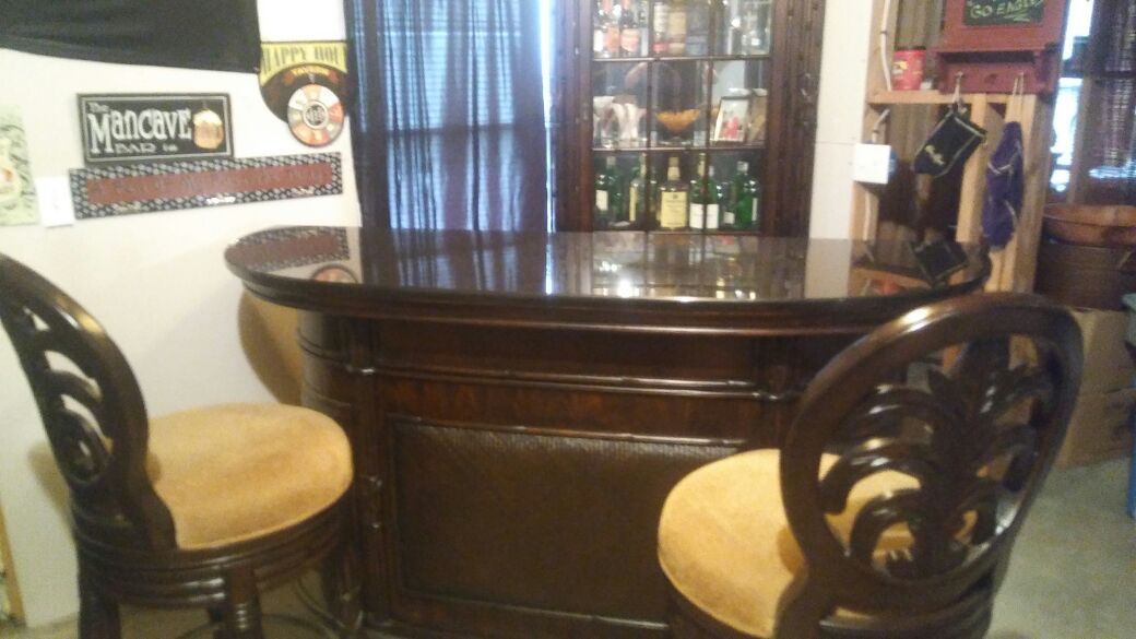 Exclusive bar / bar stools / liquor cabinet FREE DELIVERY