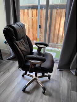 Leather executive office chair