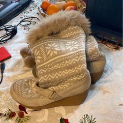 Red Camel Knit, Faux Fur Boots, Size 7