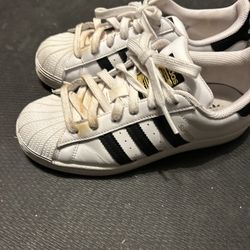 Adidas all star shoes youth size 5 in great condition