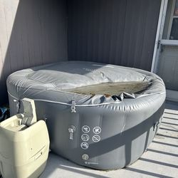 Used SaluSpa Coronado EnergySense Square AirJet 4–6 Person Inflatable Spa