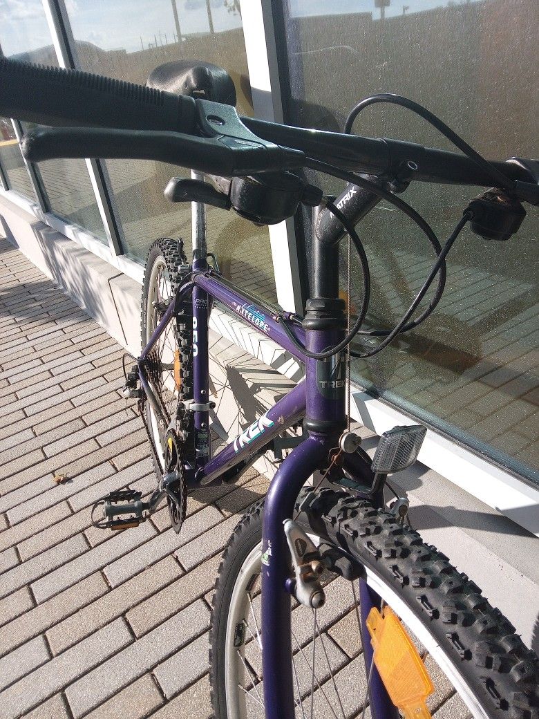 TREK 850  BIKE 