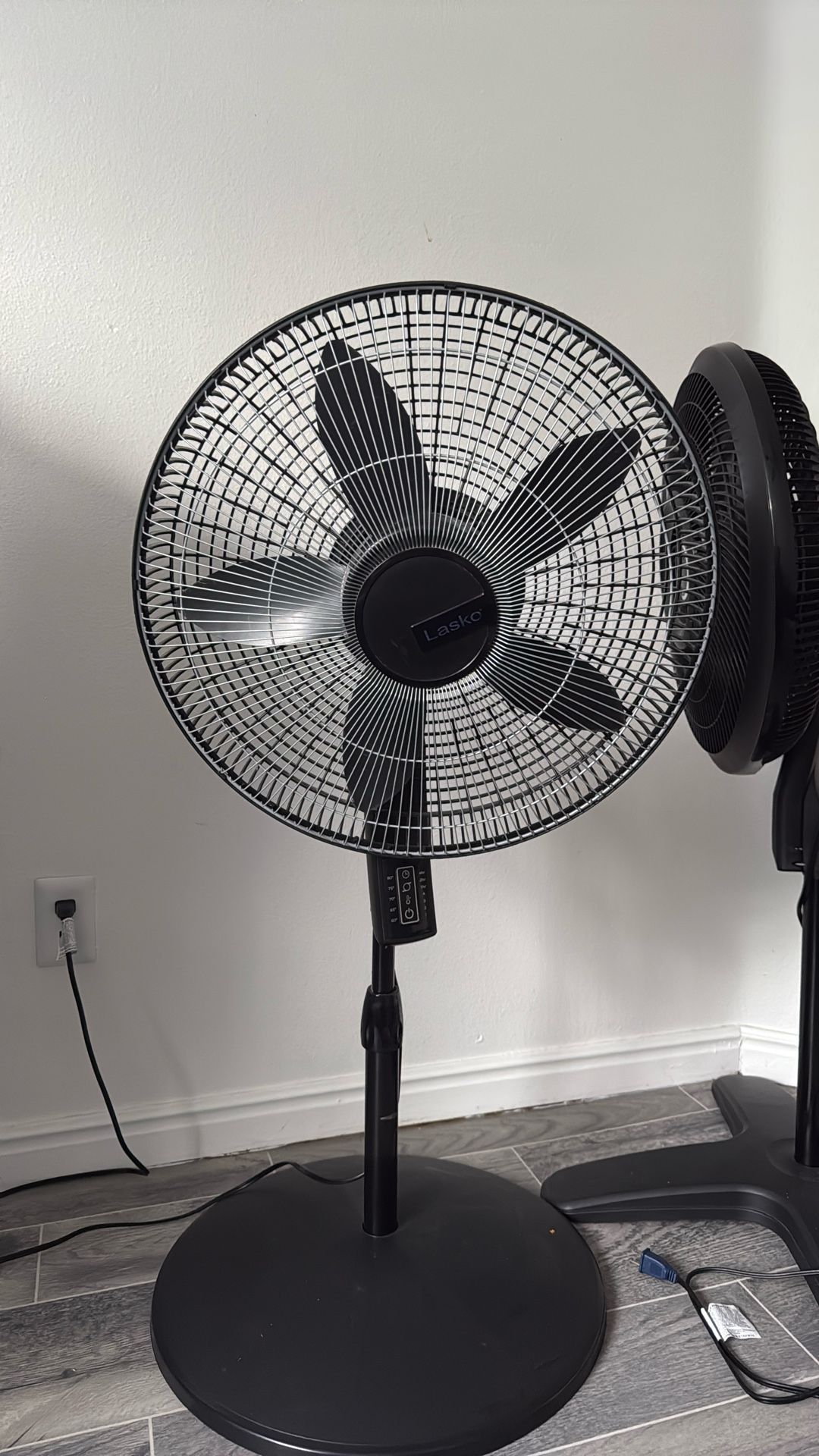 Lasko Fan Like New With remote