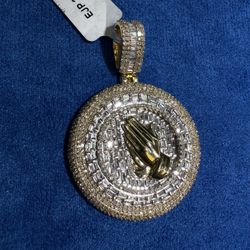 14k Gold Vs Natural Diamonds Pendant 