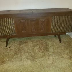 Mid-Century Modern Stero Console