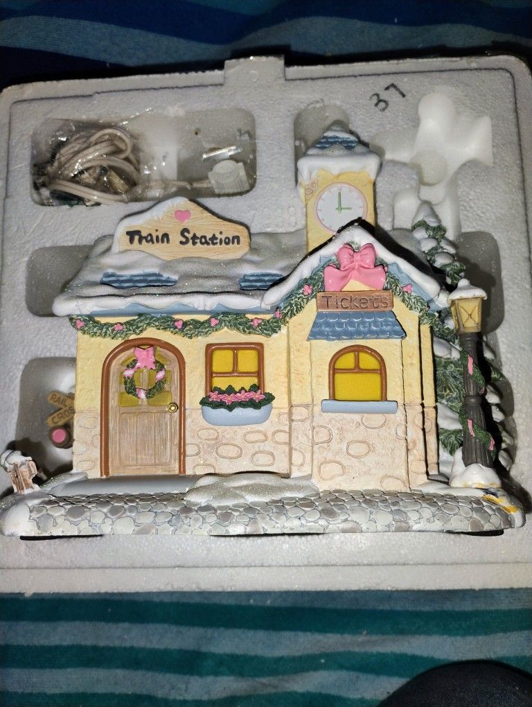 Hawthorne Village Precious Moments Precious Rails Train Station