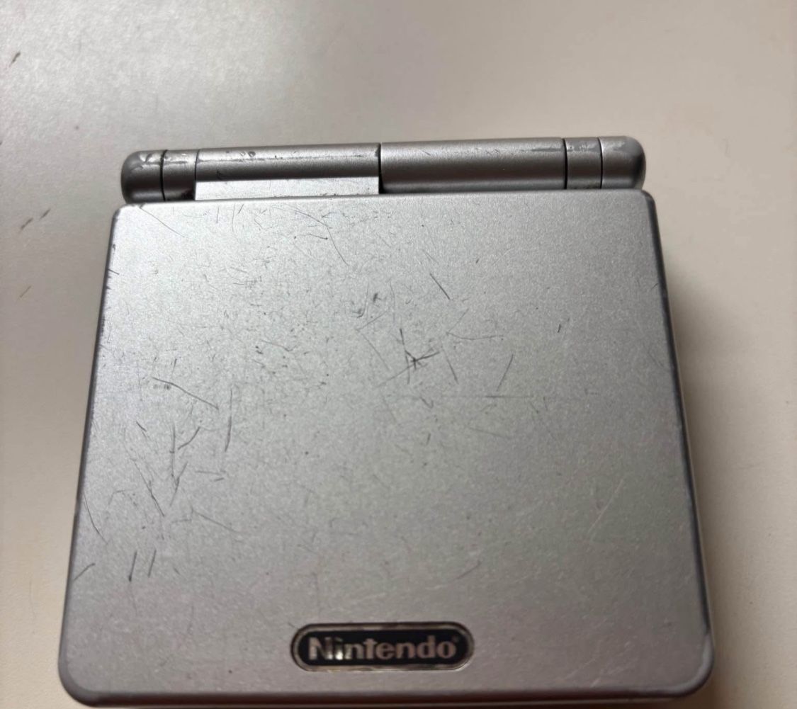 Gameboy Advance SP platinum