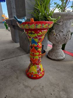 Fuente pajarera ($135)tel (contact info removed)