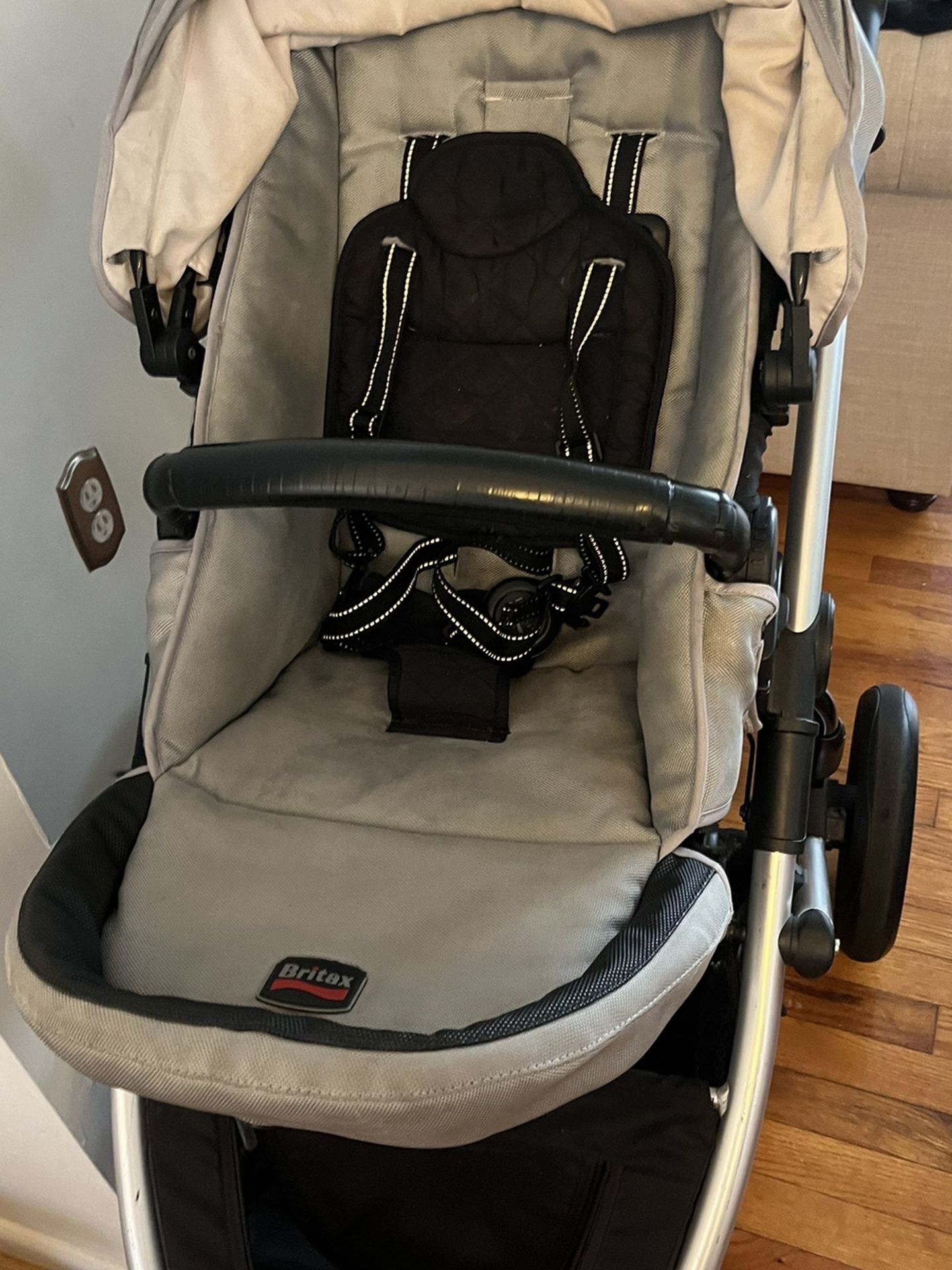Britax Stroller and interchangeable Bassinest