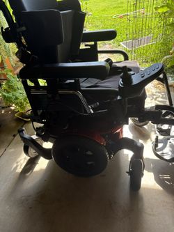 QUICKIE PULSE 6 POWER WHEELCHAIR,POWER LIFT. CAPTAIN     Seat