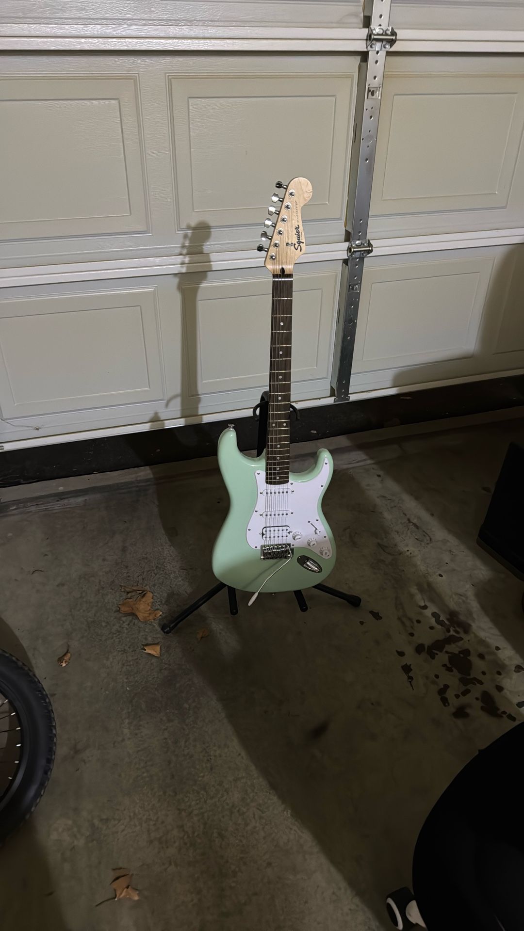 Limited Edition Squier Sonic Stratocaster With Amp