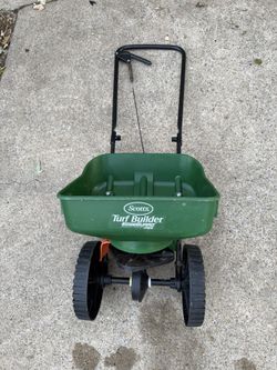 Scotts Turf Builder EdgeGuard Mini Broadcast Spreader