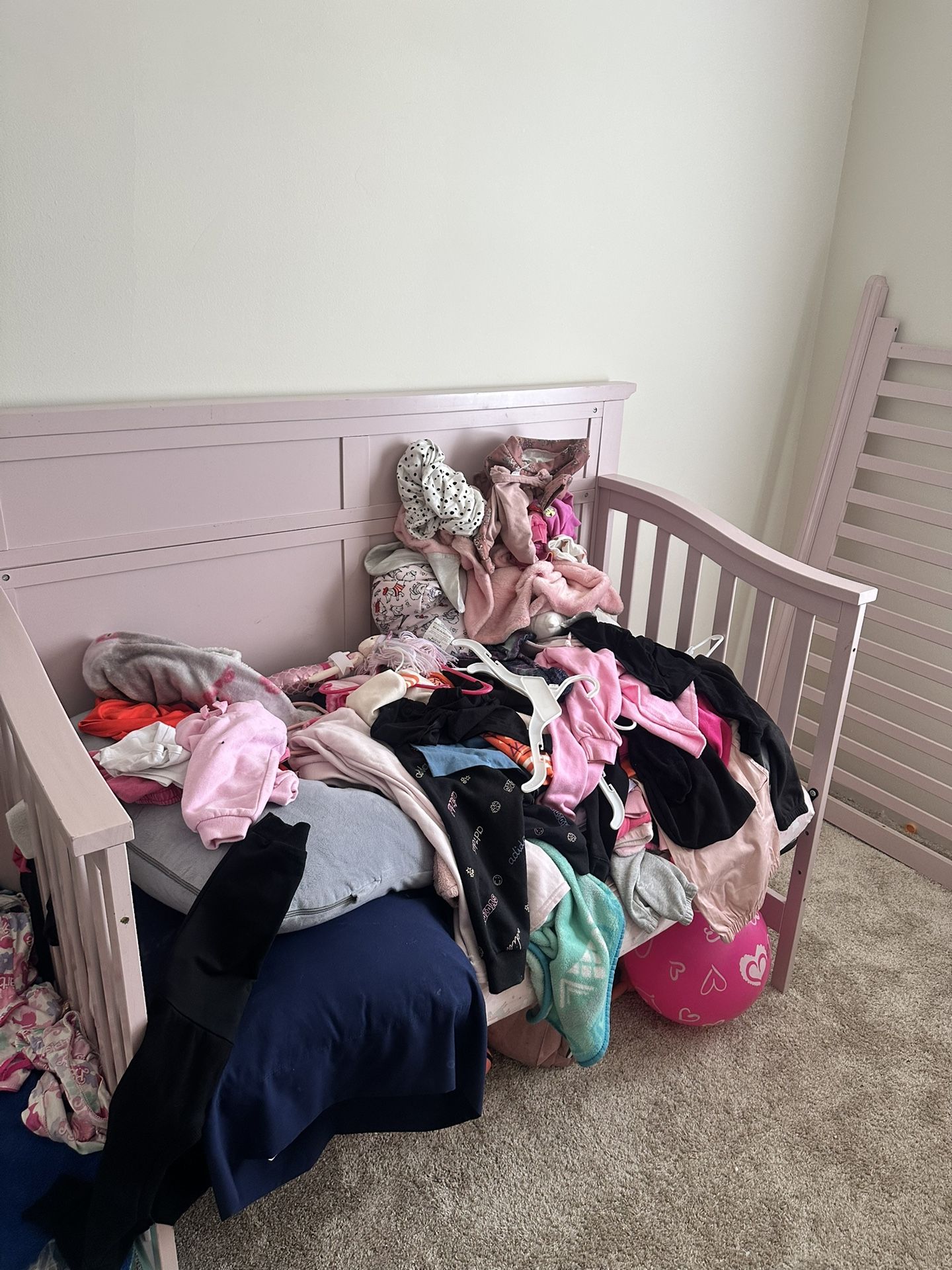 Convertible 4-in-1 Toddler Bed/crib