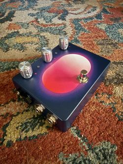 The Pill Stereo Ducking Compression Pedal