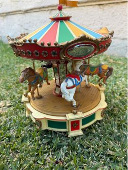 ENESCO'S "THE CAROUSEL DREAM" ANIMATED MUSIC BOX