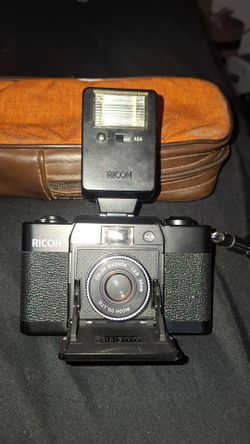 Vintage Ricoh FF-1Camera w/Flash