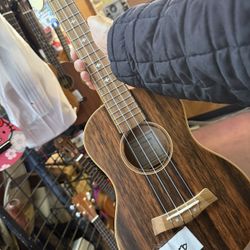 30” Ukulele With Gig Bag