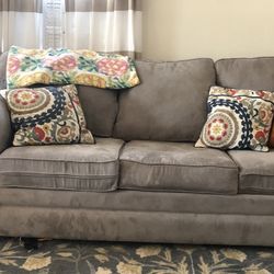 Pull Out Jordan’s Couch