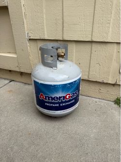 Full propane. Tank.  $40