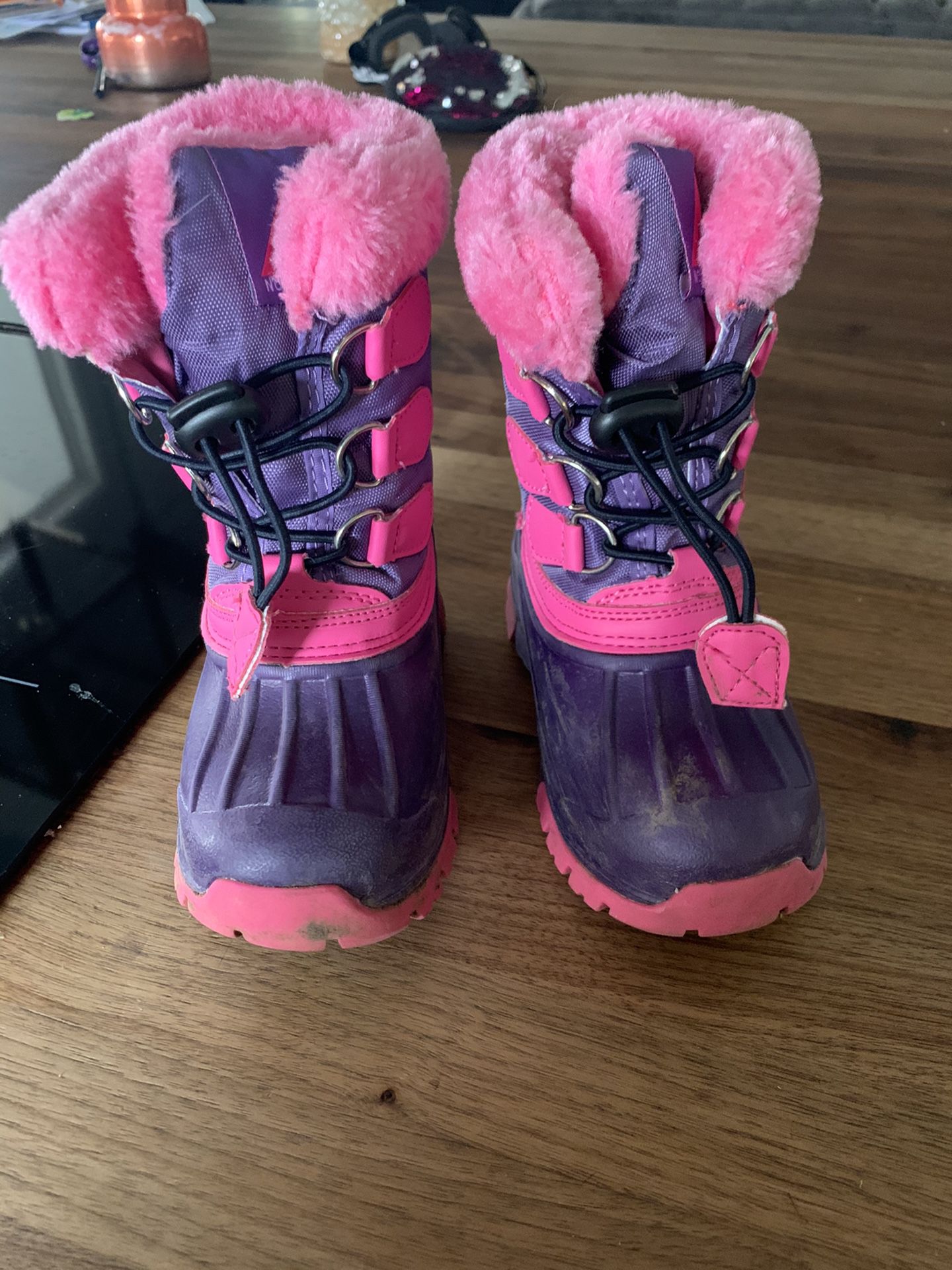 Kids snow boots size 7
