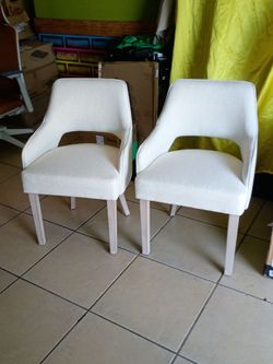 SET OF 2 MID-CENTURY STYLE ARMCHAIRS FUR DINIG ROOM(CREAM) WOOD LEGS