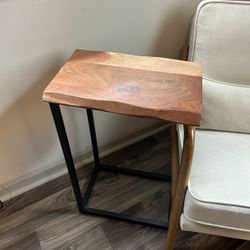 Live Edge Wood & Metal C-Table – Modern Side Table