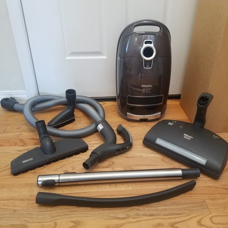 NEW cond MIELE S8 UNIQ VACUUM , RETALS PRICE $1499