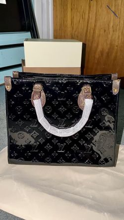 Black tote purse
