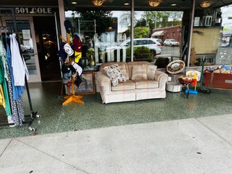 80’s vibe loveseat