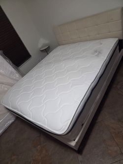 QUEEN MATTRESS- almost new