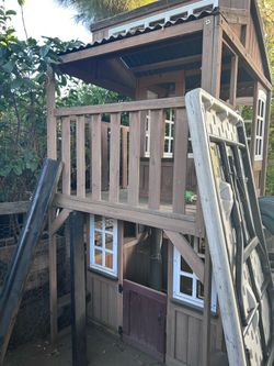 Free kids wood treehouse