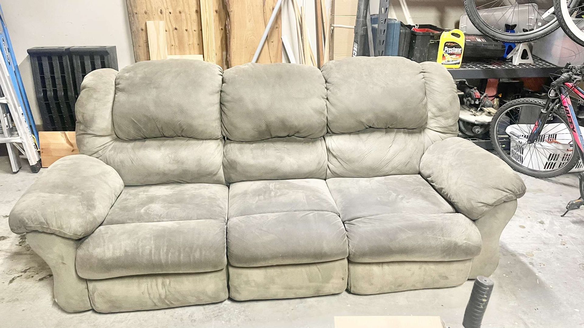 Set Of 2 Reclining Couches,  Can Deliver If needed 
