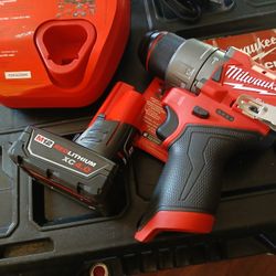 12v Milwaukee Fuel Brushless Hammer Drill  Drive And 4.0ah With Charger New