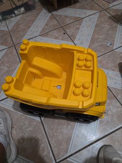 Cat big block dump truck