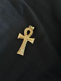 Gold pendant