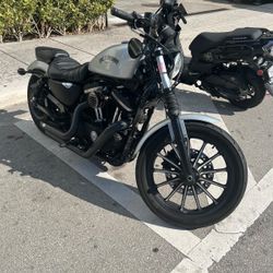 2015 Harley Davidson Sportster Iron 883