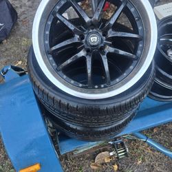 I am selling rims and tires in good condition. The rims need a good cleaning, they need them and are in great shape. 245/50R18 pattern 5x112