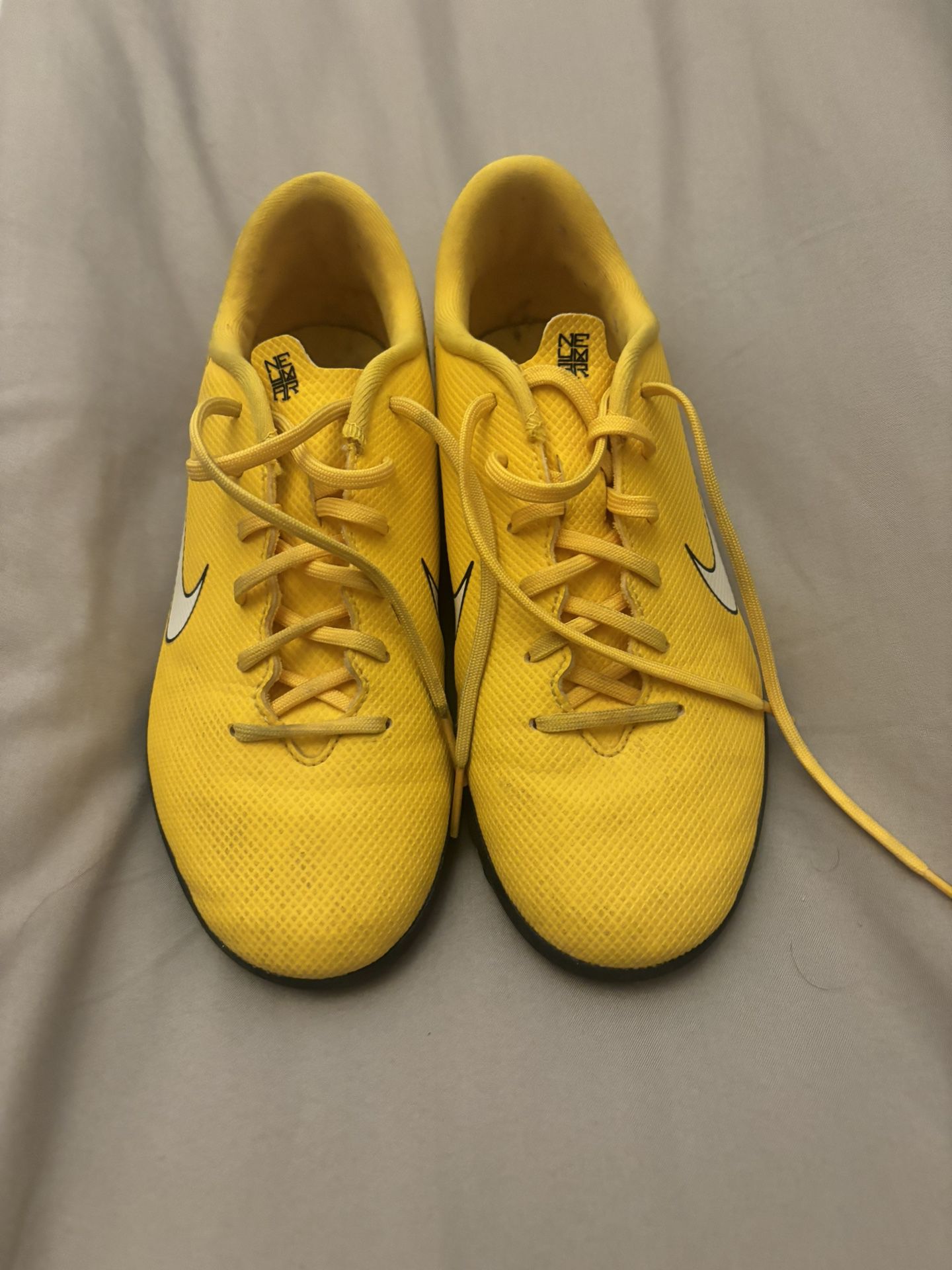 Boys Nike Yellow Cleats Size 4