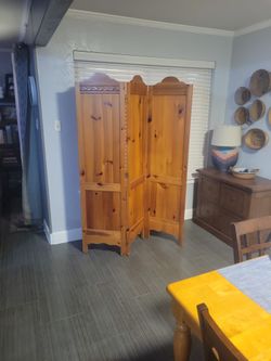 Solid Wood Privacy Tri-fold