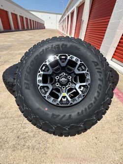 17s 2025 ford raptor f150 oem wheels Rims Rines beadlock on BfGoodrich ko 2 Tires 6x135